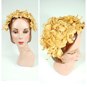 60er Jahre Blumen Hut: Frühe 60er Jahre goldener Blumen Half Hat mit Hutblüten