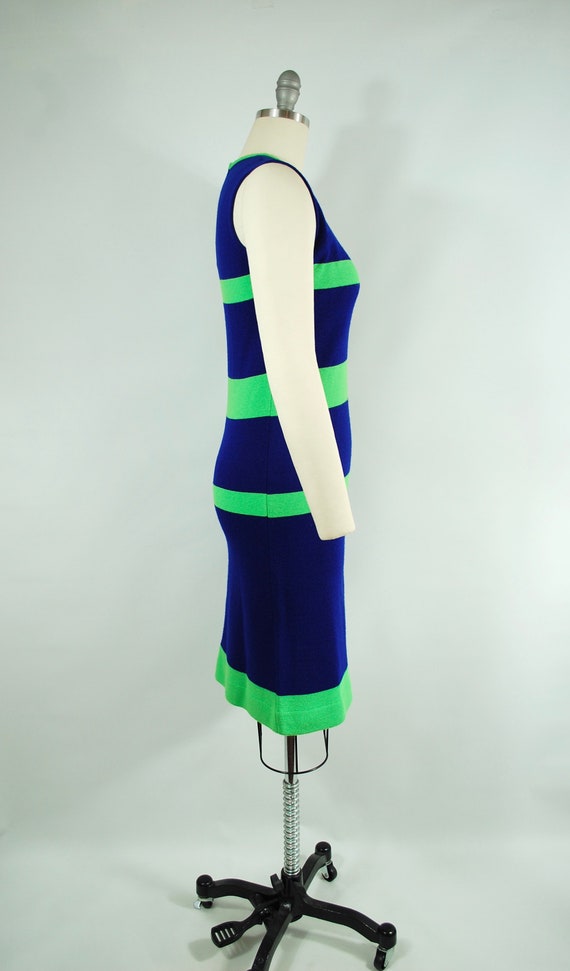 1960s 1970s Acrylic Knit Shift Dress / Small / Br… - image 4