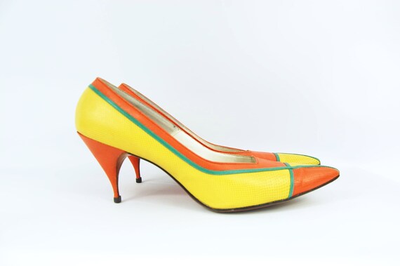 yellow pumps size 9