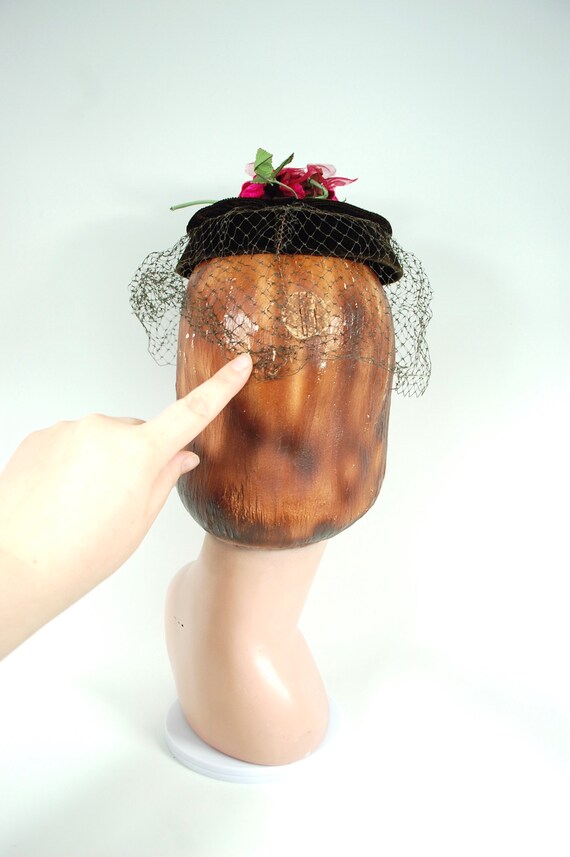 1950s 1960s Chocolate Brown Velvet Whimsey Hat Fu… - image 6