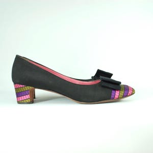 1960s Black and Rainbow Striped Granny Pumps / size 9 AA Narrow / Marshall Field and Company Pink Purple and Olive Green
