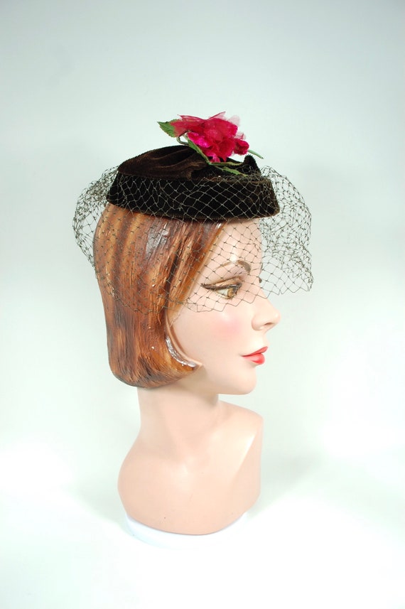 1950s 1960s Chocolate Brown Velvet Whimsey Hat Fu… - image 7