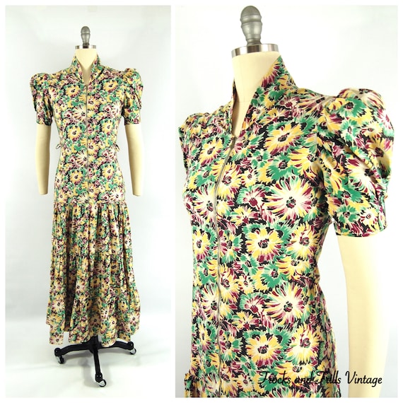 Late 1930s Floral Hostess Gown / Bust / Bold Flowe