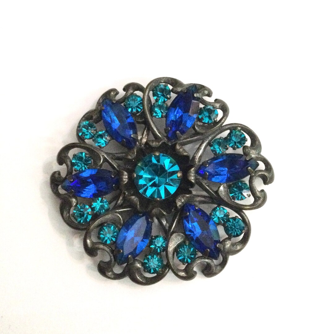 LAXPICOL Sparkling Austrian Crystal Flower Brooch Pin For Women - Lovely Round Jewelry Gift