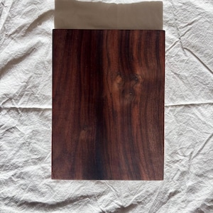 Eco-Friendly Walnut Charcuterie Board – Handcrafted Kitchen Elegance