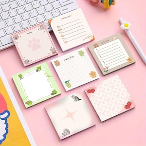 Peut inclure: Ensemble de six blocs de notes autocollantes colorés avec des motifs différents. Chaque bloc présente une illustration d'animal différente et un titre, notamment "Notes", "To Do List", "Plan du jour".