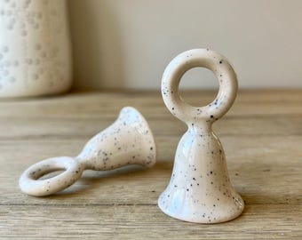 Handgemaakte keramische kaarsendover: witte bel, veilig blusapparaat