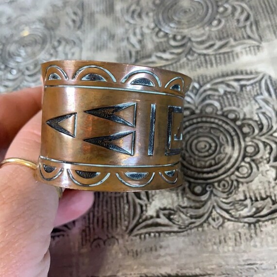 Vintage Solid Mid-Century Copper Aztec Design Cuf… - image 5
