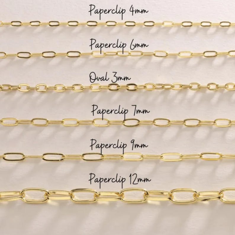 Puede incluir: Primer plano de varios estilos de cadenas doradas. La imagen muestra varios dise&ntilde;os de cadenas de clip y ovaladas, con tama&ntilde;os que van de 3 mm a 12 mm. Las etiquetas de texto identifican cada tipo y tama&ntilde;o de cadena en mil&iacute;metros.