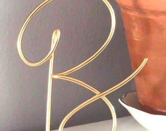 Wire Letter B Sign – Freestanding Metal Initials in 4 Sizes – Gold, Silver, or Black – Ampersand Included – Gift & Home Decor