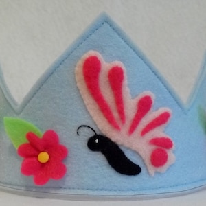 Birthday Crown, Felt Party Hat, Pretend Play, Photo Prop, Felt Headband Crown with Butterfly and Flowers. Cosplay Crown, Fairy Felt Crown