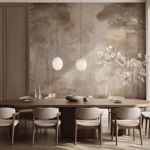 Puede incluir: Un comedor con una larga mesa ovalada de madera y seis sillas tapizadas. Dos l&aacute;mparas colgantes esf&eacute;ricas iluminan la mesa. El tel&oacute;n de fondo es un mural que representa una escena de bosque brumoso. Se coloca la vajilla.