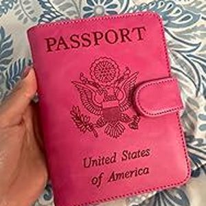 Cartera de cuero para pasaporte hecha a mano: estuche de viaje para mujeres y hombres (rosa)