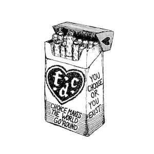 Puede incluir: Ilustración en blanco y negro de un paquete de cigarrillos abierto, con cigarrillos visibles. El paquete presenta un diseño en forma de corazón con las letras "E:c d". El texto en el paquete dice "Choice makes the world go 'round" y "You choose or you exist."