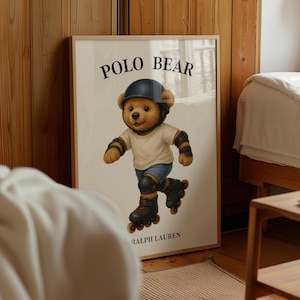 ローラースケートをするクマのポスター、スケートをするクマのポスター、ファッションポロベアのポスター、印刷可能なポロの壁アート、高級スポーツベアスケートプリントローラーアート