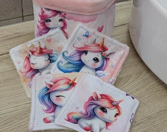 cesta de unicornio y toallitas