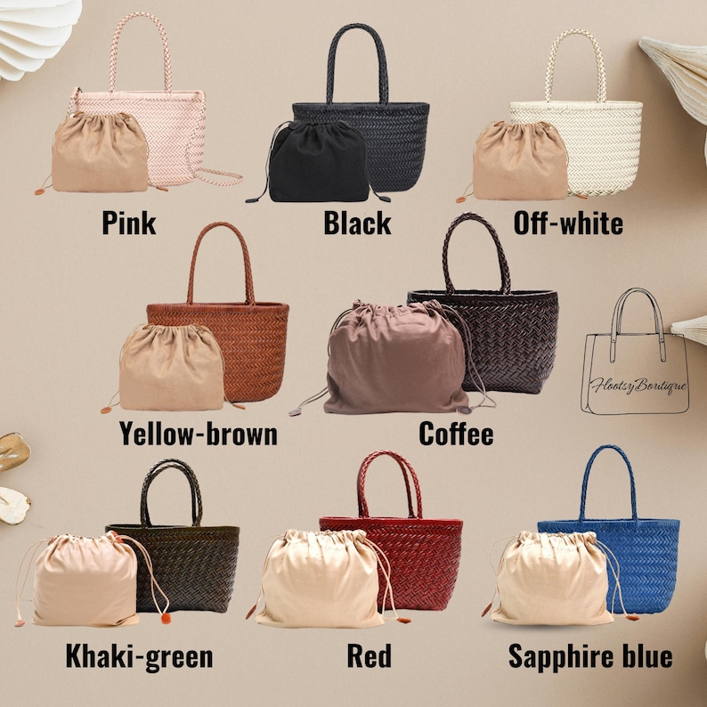 Puede incluir: Colecci&oacute;n de bolsos tote tejidos en varios colores, incluyendo rosa, negro, blanco roto, amarillo-marr&oacute;n, caf&eacute;, caqui-verde, rojo y azul zafiro. Cada bolso tiene una bolsa con cord&oacute;n a juego. Los bolsos tienen un dise&ntilde;o estructurado con asas superiores.