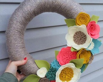 Spring wreath, yarn wreath, wildflower wreath, yarn wrapped wreath, felt flower wreath,neutral wreath, home decor, year round wreath