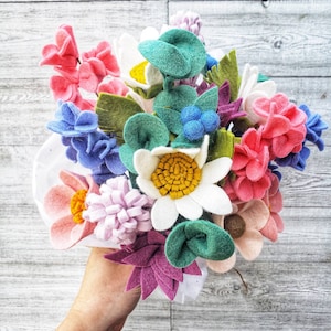 Small felt flower bouquet, wildflower felt bouquet, wildflower bouquet, mother&#39;s day gift, bridesmaids bouquet, delicate flowers