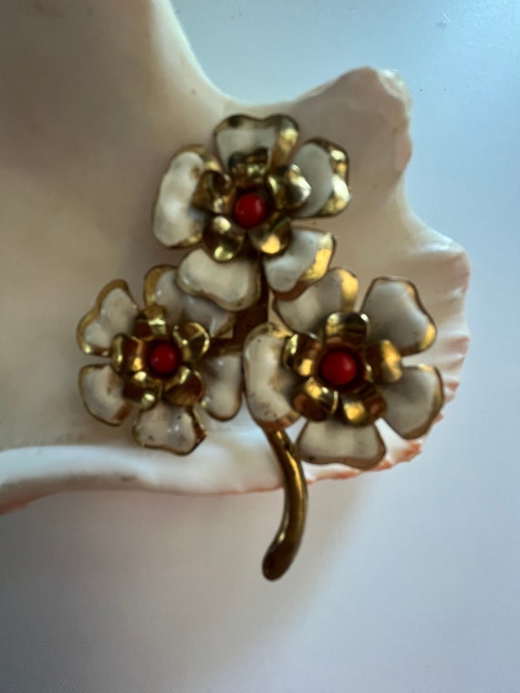 Vintage Enamel Brooch Three Flowers  gold tone whi