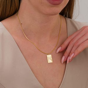 Collier tarot délicat, pendentif tarot personnalisé, bijoux de sorcière en or, cadeau significatif pour un ami