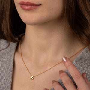 Muttertag Massivgoldhalskette, 14K benutzerdefinierter Briefanhänger, personalisiertes Geschenk für sie, zierliche Kette