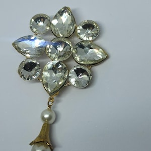 Diamond Design Handcrafted Crystal Brooch Pin – Ethnic Sherwani Accessory for Men & Women