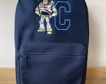 パーソナライズされた子供用バックパック：刺繍入りイニシャルスクールバッグ