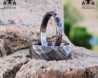 Raven Forge Damascus Steel Ring – Handmade Forged Hammered Bands for Men and Women | 4mm & 8mm Simple Sophisticated Wedding or Promise Rings