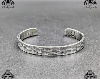 Hand Forged Damascus Hammered Steel Cuff Bracelet for Men – 10mm Viking Norse Bangle - Custom Engraved Rustic Anniversary Jewelry Gift