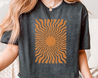 Retro Sun T-Shirt: 70s Groovy Sunburst Design