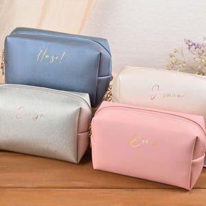 Personalisierte PU-Leder-Make-up-Taschen, benutzerdefinierte Brautjungfer-Kosmetikbeutel, Kunstleder-Reise-Kulturbeutel, Junggesellinnenabschied-Vorschlag, Geschenk für Mädchen