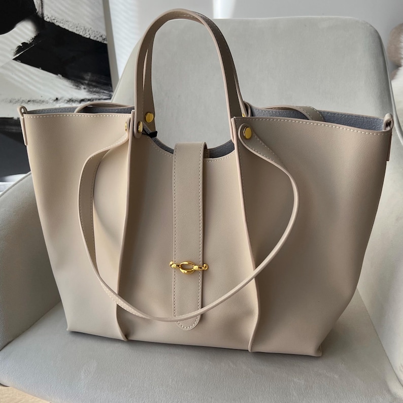 Elegant 2-in-1 beige leather tote bag with matching clutch, Handcrafted leather shoulder bag, Luxury leather shoulder bag for women image 3