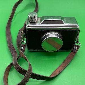 Vintage Camera Shaped Flask, 11 Oz Stainless Steel Retro Flask Camera