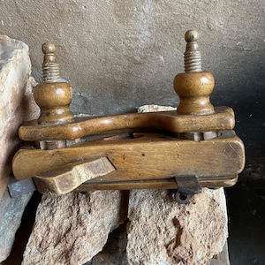 Herramienta artesanal antigua, cepillo de carpintero vintage, herramientas para trabajar la madera, herramientas coleccionables, decoración rústica, regalo de carpintero