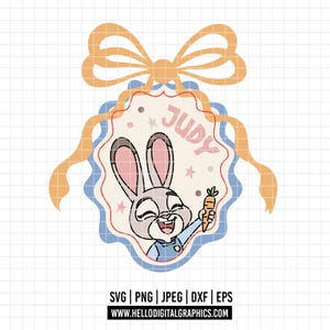 Può includere: Illustrazione di Judy Hopps di Zootropolis, con una carota e sorridente. Il design è su un'etichetta con un bordo azzurro, un fiocco color pesca e il nome "JUDY". L'immagine include opzioni di tipo di file e un indirizzo web.