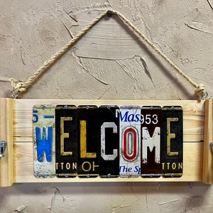 Letrero de bienvenida de madera hecho a mano, placa de matrícula con ganchos para sombreros, chaquetas, etc.