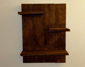 手作りの素朴な棚