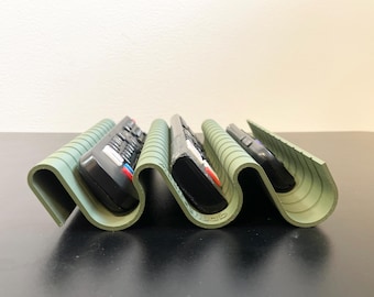 Unieke Wave-Like afstandsbediening voor tv | Afstandsbediening tv| minimalistisch 3D-geprint| Woonkameropberger| Compact met 3/4 sleuf voor afstandsbediening voor tv | Externe opslag