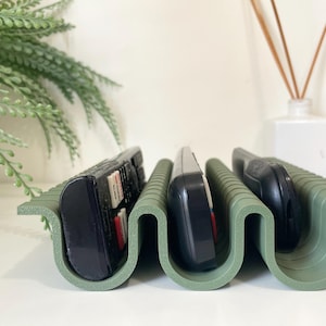 TV Remote Control Holder | Wave Shape | Storage up to 3 Remotes| |Minimalist 3D Printed Remote Storage| Design Remote TV  Nightstand Caddy