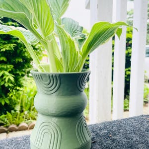 3D Printed Olive Green Planter with Drip Tray: Modern Home Decor