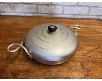 Vintage MCM Wear Ever Aluminum Sauce Pan With Lid V901 Twisted Handles USA