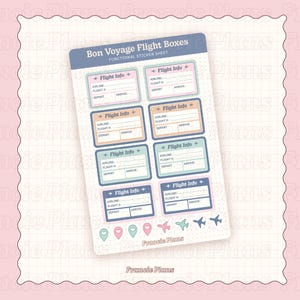 Op de afbeelding: Een stickerblad met de tekst "Bon Voyage Flight Boxes" en "Functional Sticker Sheet". Het blad bevat rechthoekige vakken met het label "Flight Info" in verschillende kleuren, met ruimte voor luchtvaartmaatschappij, vluchtnummer, vertrek en aankomst. Inclusief vliegtuig- en locatie-iconen.