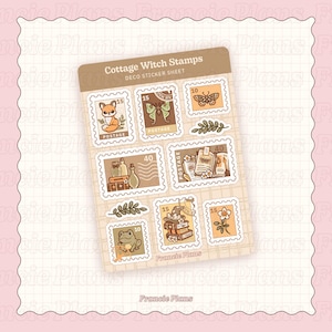 Peut inclure: Une planche d'autocollants avec des "Cottage Witch Stamps". Les timbres ont une esthétique vintage avec des illustrations d'un renard, d'un papillon, d'une grenouille et d'autres motifs fantaisistes. La palette de couleurs comprend des nuances de marron, beige et orange.