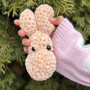Peluche faite main mignon lapin peep au crochet, amigurumi, jolie idée cadeau d&#39;anniversaire pour la Saint-Valentin, adorable printemps, idée cadeau de Pâques, peluche peep candy