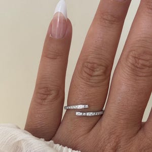 Bague Ajustable Argentée en Acier Inoxydable avec Zircons – Minimaliste – Waterproof – Hypoallergénique – Cadeau Femme