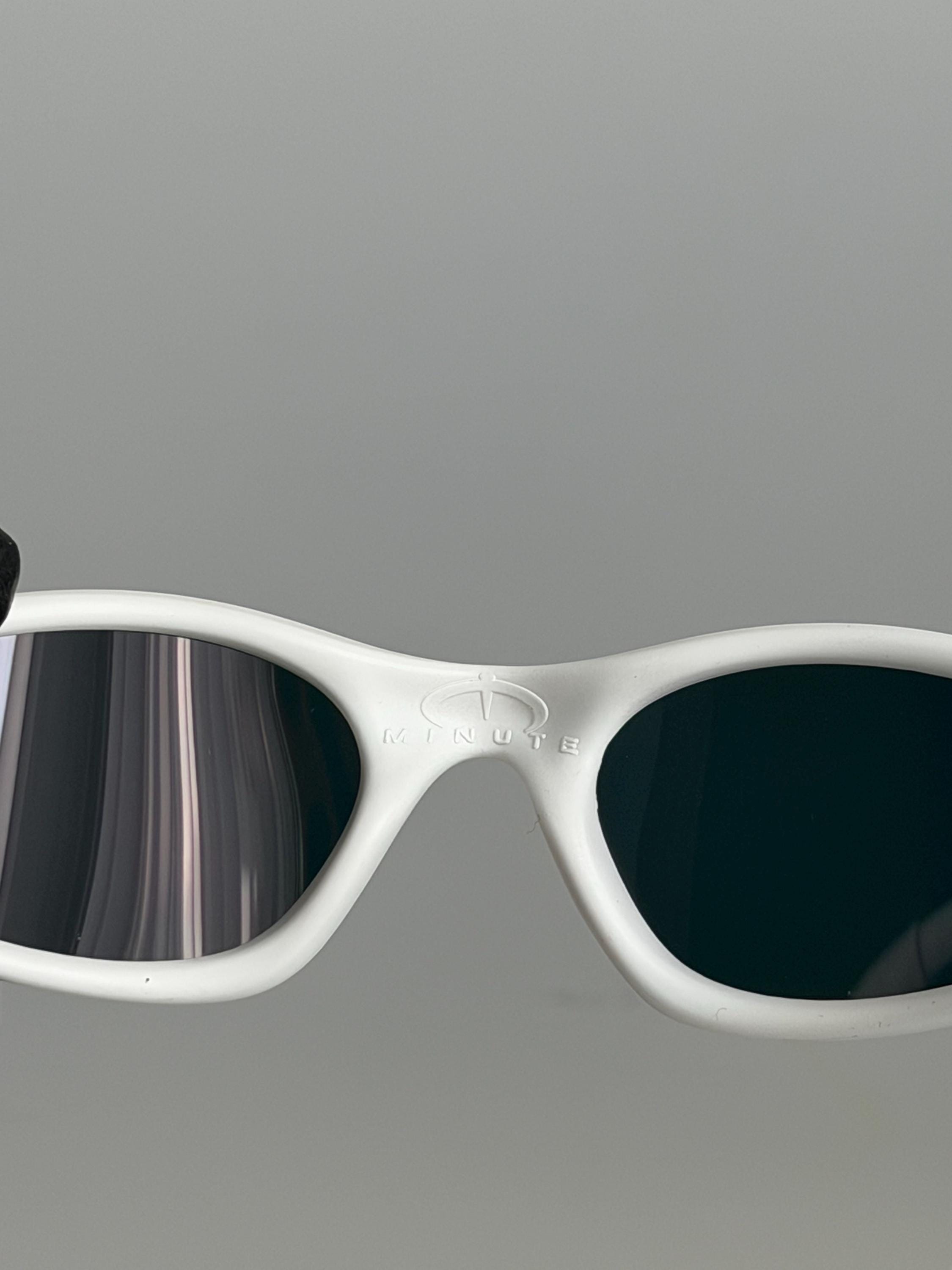 Sunglasses Oakley Minute 1.0 White Yellow Vintage Glasses for