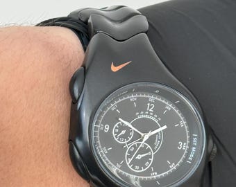 S*T様 Nike Triax Armored WR0072 NIKE時計　ナイ The Nike Triax Armored Chrono Watch is a Classic Model With an