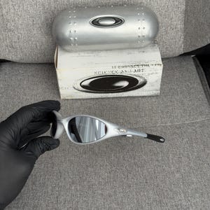 solglasögon oakley minute 1.0 trippel silver Vintage glasögon för cykling, löpning, gorpcore och utomhusaktiviteter, Y2K-stil opium avantgarde bild 1