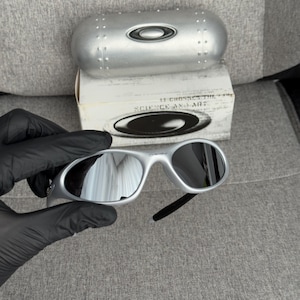 solglasögon oakley minute 1.0 trippel silver Vintage glasögon för cykling, löpning, gorpcore och utomhusaktiviteter, Y2K-stil opium avantgarde bild 2